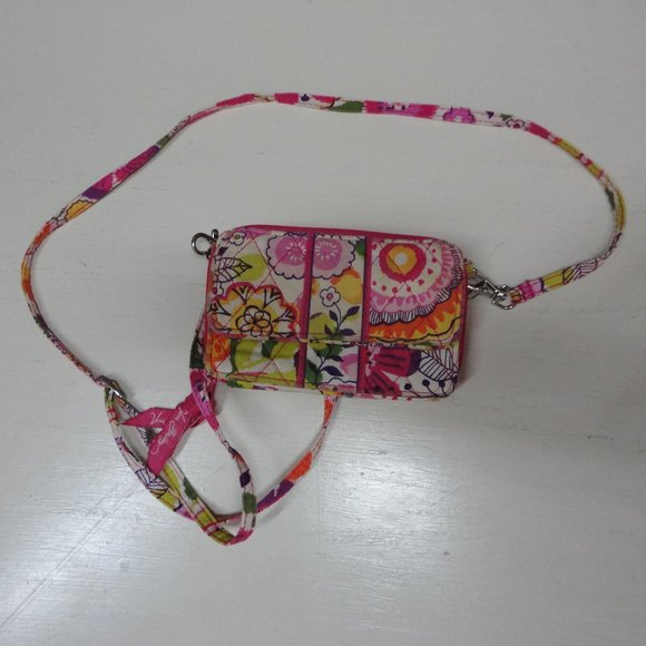 VERA BRADLEY Pink & White Cloth Flowery Pattern Small Crossbody Purse - Picture 1 of 7